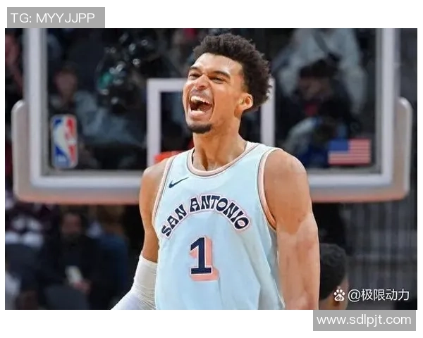 火箭与马刺季后赛第六场激战回顾与精彩瞬间分析